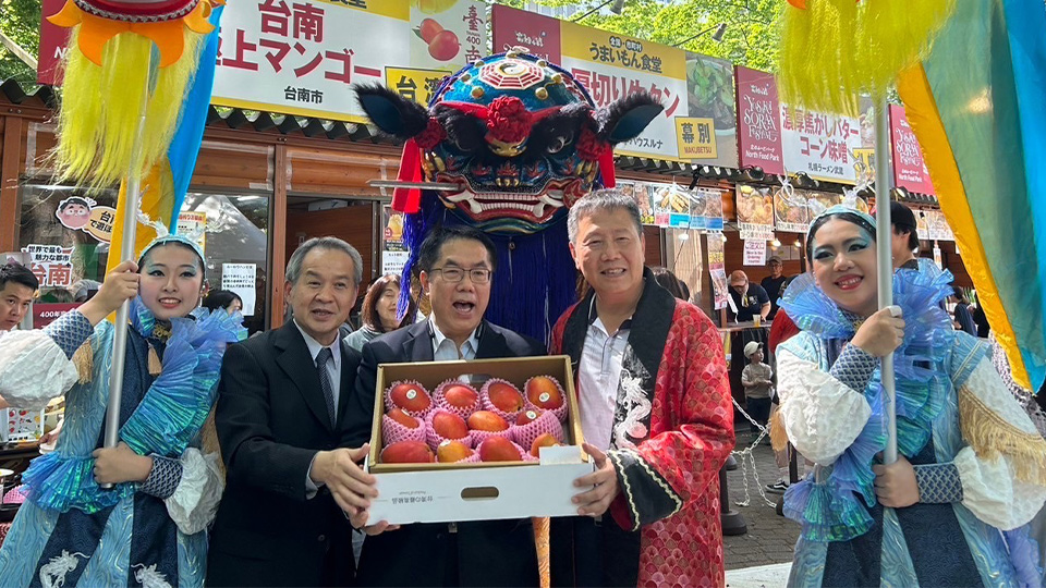 台南市長黃偉哲到海外行銷芒果。台南市政府提供